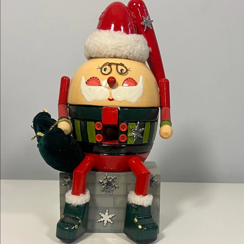 Nanette Hilton Vintage 2012 Red Santa Humpty Dumpty Holiday Nutcracker Figurine